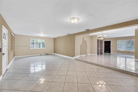 Villa ou maison à vendre à Miami, Floride: 3 chambres, 172.89 m2 № 1975594 - photo 14