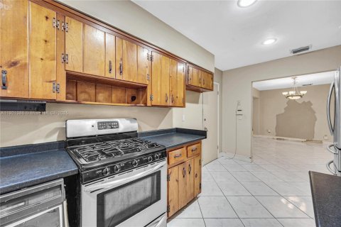 Villa ou maison à vendre à Miami, Floride: 3 chambres, 172.89 m2 № 1975594 - photo 10