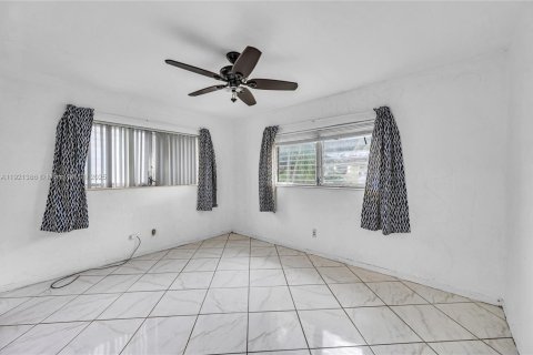 Villa ou maison à vendre à Miami, Floride: 3 chambres, 172.89 m2 № 1975594 - photo 22