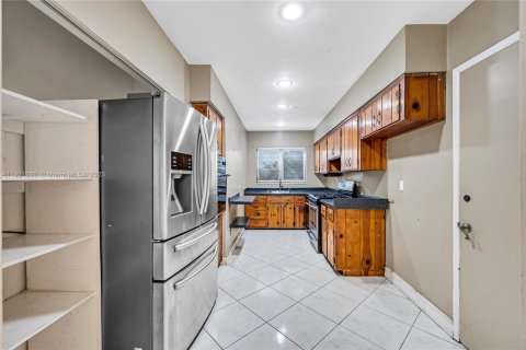 Villa ou maison à vendre à Miami, Floride: 3 chambres, 172.89 m2 № 1975594 - photo 8