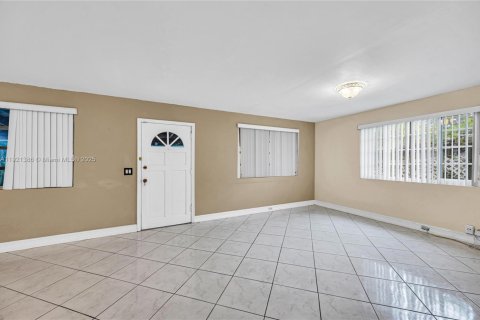Villa ou maison à vendre à Miami, Floride: 3 chambres, 172.89 m2 № 1975594 - photo 16