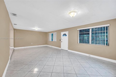 Villa ou maison à vendre à Miami, Floride: 3 chambres, 172.89 m2 № 1975594 - photo 26