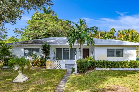Villa ou maison à vendre à Miami, Floride: 3 chambres, 172.89 m2 № 1975594 - photo 1