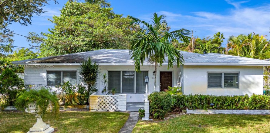 Villa ou maison à Miami, Floride 3 chambres, 172.89 m2 № 1975594