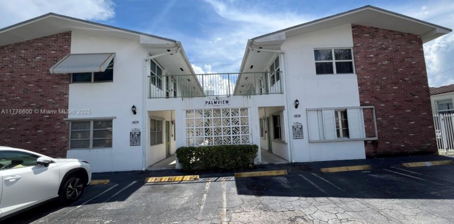 Кондоминиум с 1 спальней в Холливуд, Флорида № 1985594