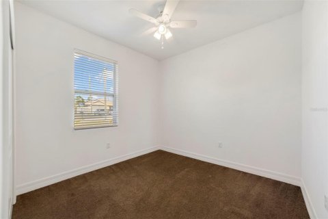 House in Poinciana, Florida 4 bedrooms, 162.58 sq.m. № 2150863 - photo 14