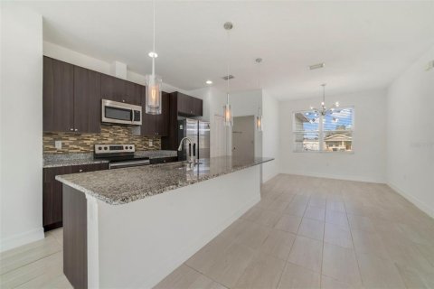 House in Poinciana, Florida 4 bedrooms, 162.58 sq.m. № 2150863 - photo 3