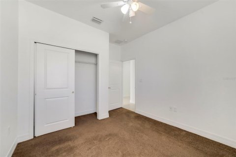 House in Poinciana, Florida 4 bedrooms, 162.58 sq.m. № 2150863 - photo 17