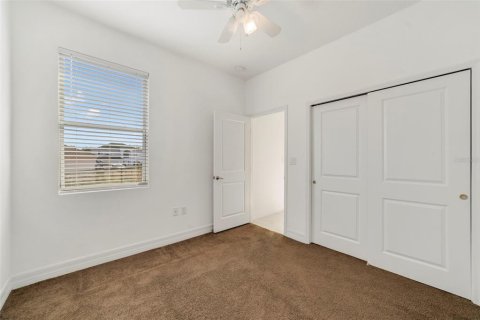 House in Poinciana, Florida 4 bedrooms, 162.58 sq.m. № 2150863 - photo 12