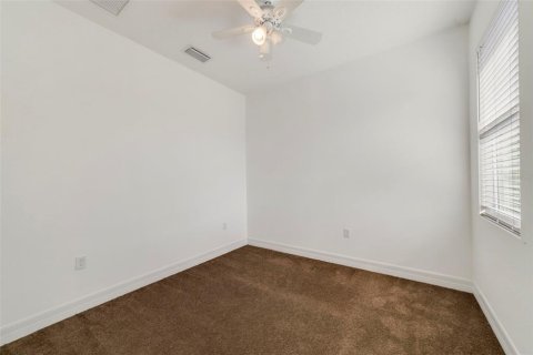 House in Poinciana, Florida 4 bedrooms, 162.58 sq.m. № 2150863 - photo 11