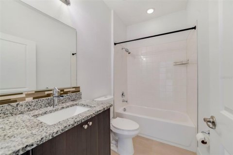 House in Poinciana, Florida 4 bedrooms, 162.58 sq.m. № 2150863 - photo 13