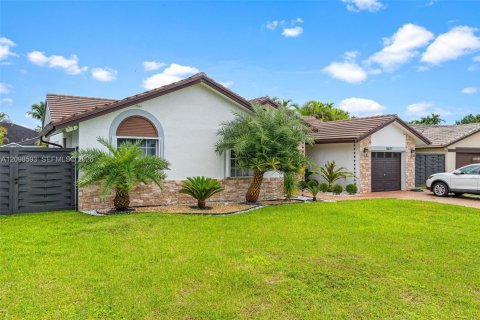 Villa ou maison à vendre à Miami, Floride: 3 chambres, 167.13 m2 № 2398008 - photo 2