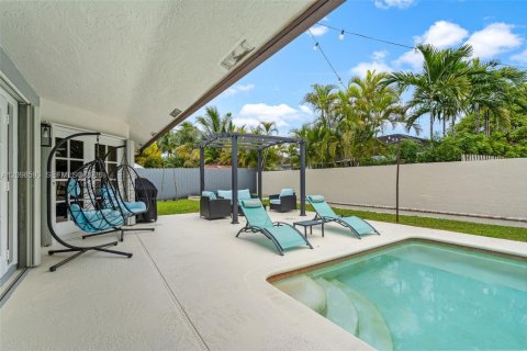 Villa ou maison à vendre à Miami, Floride: 3 chambres, 167.13 m2 № 2398008 - photo 21