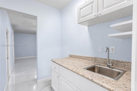 Villa ou maison à vendre à Miami, Floride: 3 chambres, 167.13 m2 № 2398008 - photo 20