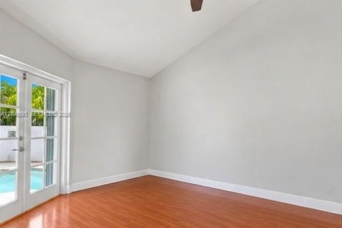 Villa ou maison à vendre à Miami, Floride: 3 chambres, 167.13 m2 № 2398008 - photo 12