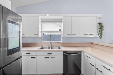 Villa ou maison à vendre à Miami, Floride: 3 chambres, 167.13 m2 № 2398008 - photo 7