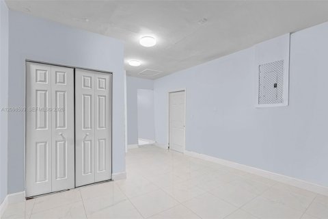 Villa ou maison à vendre à Miami, Floride: 3 chambres, 167.13 m2 № 2398008 - photo 17