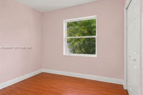 Villa ou maison à vendre à Miami, Floride: 3 chambres, 167.13 m2 № 2398008 - photo 14