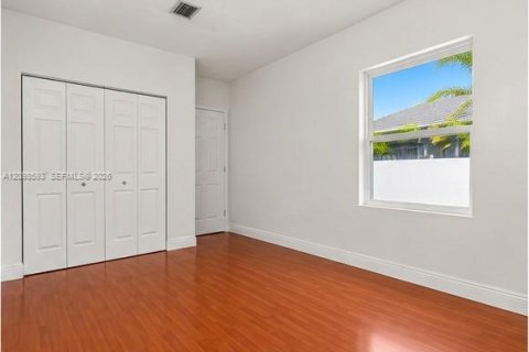 Villa ou maison à vendre à Miami, Floride: 3 chambres, 167.13 m2 № 2398008 - photo 13