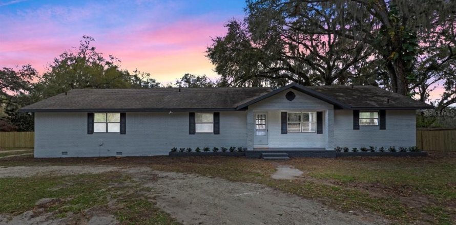House in Fruitland Park, Florida 4 bedrooms, 198.72 sq.m. № 1856096