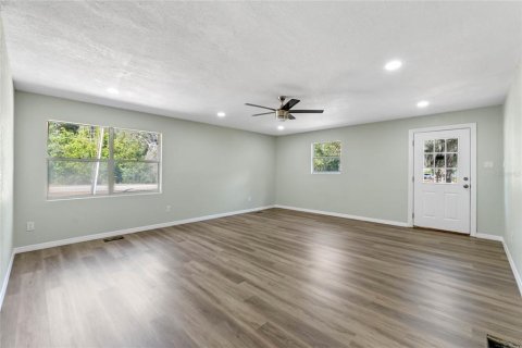 House in Fruitland Park, Florida 4 bedrooms, 198.72 sq.m. № 1856096 - photo 7