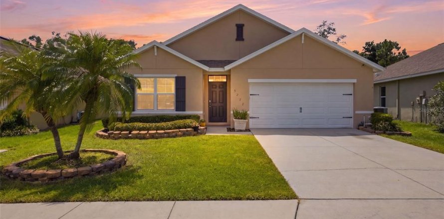 House in Bradenton, Florida 4 bedrooms, 171.5 sq.m. № 2258584