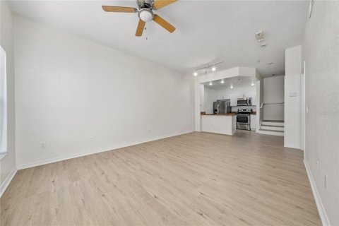 Снять в аренду кондоминиум в Киссимми, Флорида 6 комнат, 120.4м2, № 2227462 - фото 6
