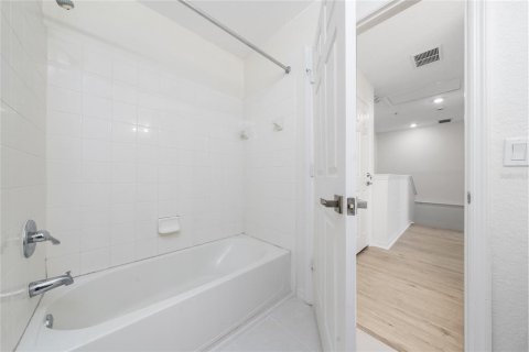 Снять в аренду кондоминиум в Киссимми, Флорида 6 комнат, 120.4м2, № 2227462 - фото 22