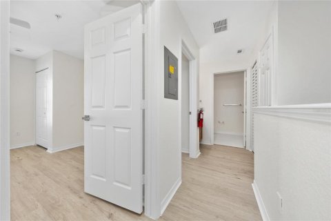 Снять в аренду кондоминиум в Киссимми, Флорида 6 комнат, 120.4м2, № 2227462 - фото 15