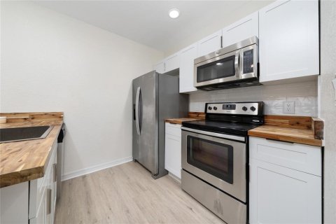 Снять в аренду кондоминиум в Киссимми, Флорида 6 комнат, 120.4м2, № 2227462 - фото 9