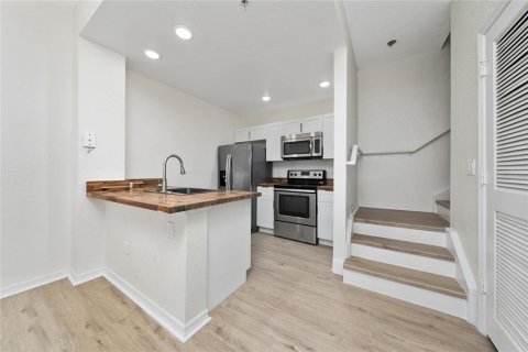 Снять в аренду кондоминиум в Киссимми, Флорида 6 комнат, 120.4м2, № 2227462 - фото 8