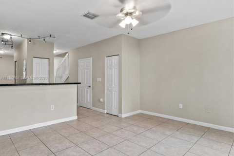 Снять в аренду кондоминиум в Катлер-Бей, Флорида 3 спальни, 123.1м2, № 2009356 - фото 7