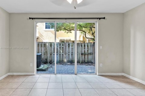 Снять в аренду кондоминиум в Катлер-Бей, Флорида 3 спальни, 123.1м2, № 2009356 - фото 6