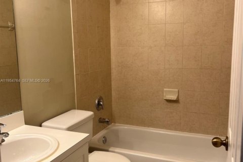 Снять в аренду кондоминиум в Катлер-Бей, Флорида 3 спальни, 123.1м2, № 2009356 - фото 11