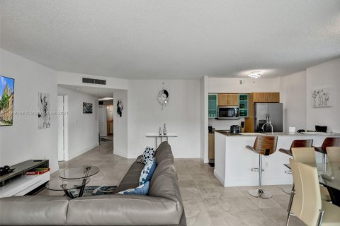 Copropriété à louer à Sunny Isles Beach, Floride: 3 chambres, 134.43 m2 № 1694199 - photo 6