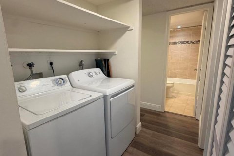 Condo in Davie, Florida, 2 bedrooms  № 2316974 - photo 21