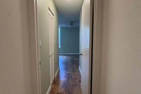 Condo in Davie, Florida, 2 bedrooms  № 2316974 - photo 25