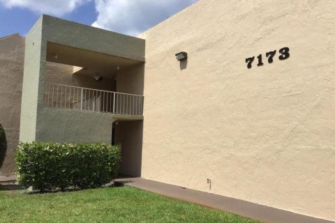 Condo in Davie, Florida, 2 bedrooms  № 2316974 - photo 13
