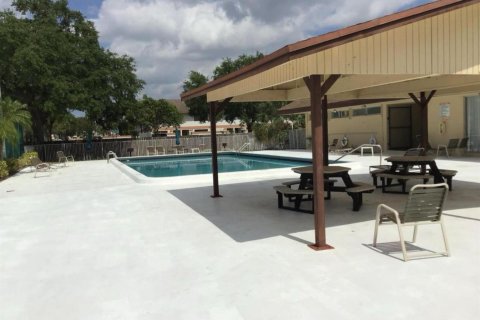 Condo in Davie, Florida, 2 bedrooms  № 2316974 - photo 16