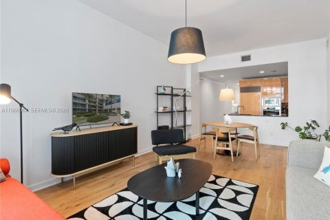 Condo in Miami Beach, Florida, 2 bedrooms  № 2029297 - photo 9