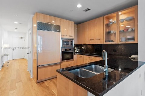 Condo in Miami Beach, Florida, 2 bedrooms  № 2029297 - photo 10