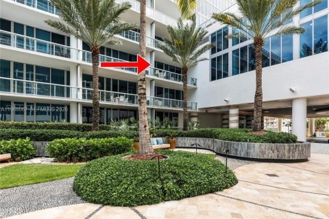 Condo in Miami Beach, Florida, 2 bedrooms  № 2029297 - photo 25