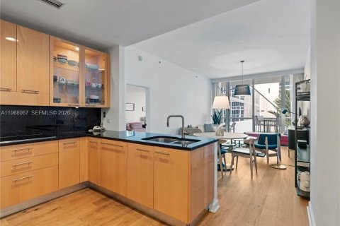 Condo in Miami Beach, Florida, 2 bedrooms  № 2029297 - photo 6