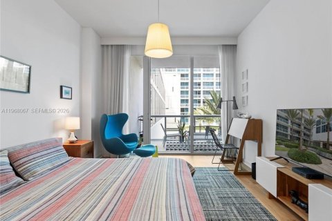 Condo in Miami Beach, Florida, 2 bedrooms  № 2029297 - photo 16