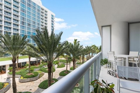 Condo in Miami Beach, Florida, 2 bedrooms  № 2029297 - photo 12