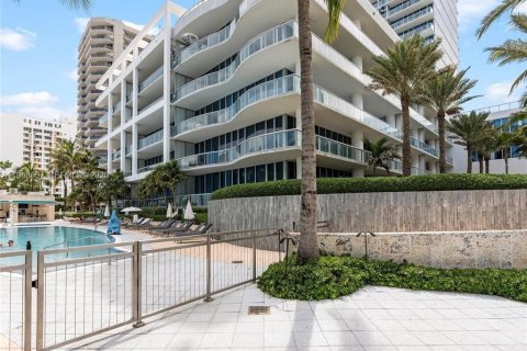 Condo in Miami Beach, Florida, 2 bedrooms  № 2029297 - photo 26