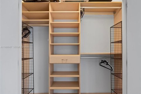 Condo in Miami Beach, Florida, 2 bedrooms  № 2029297 - photo 23