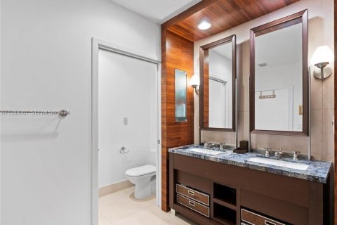 Condo in Miami Beach, Florida, 2 bedrooms  № 2029297 - photo 19