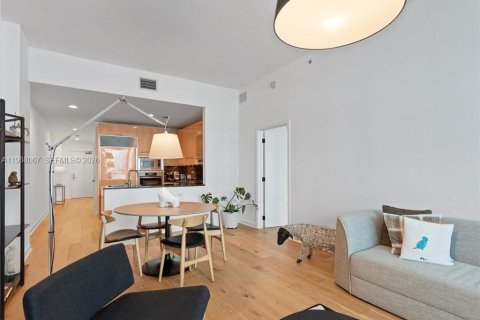 Condo in Miami Beach, Florida, 2 bedrooms  № 2029297 - photo 8