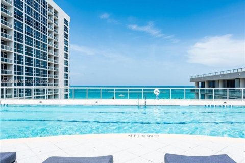 Condo in Miami Beach, Florida, 2 bedrooms  № 2029297 - photo 27